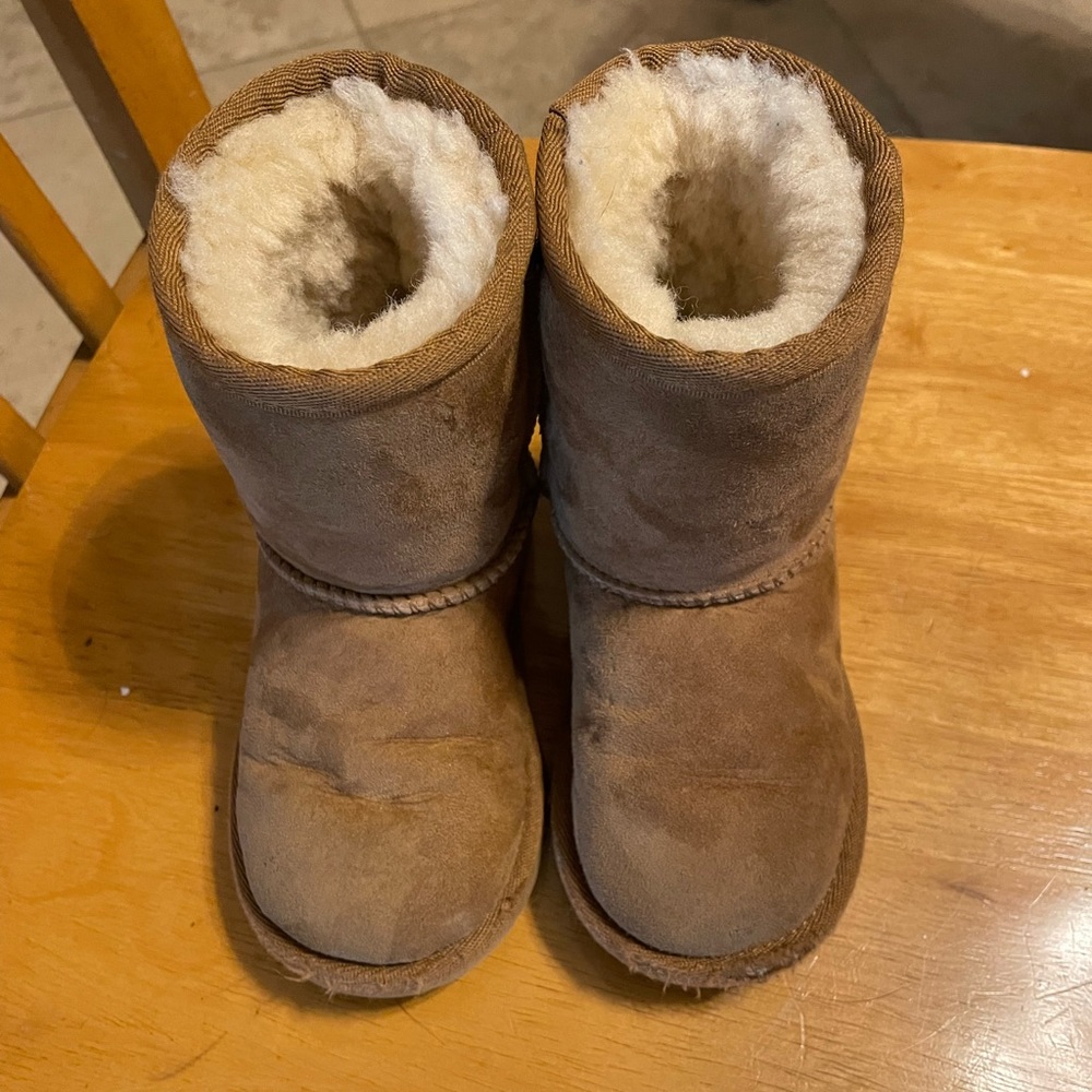 Little kids Ugg boots